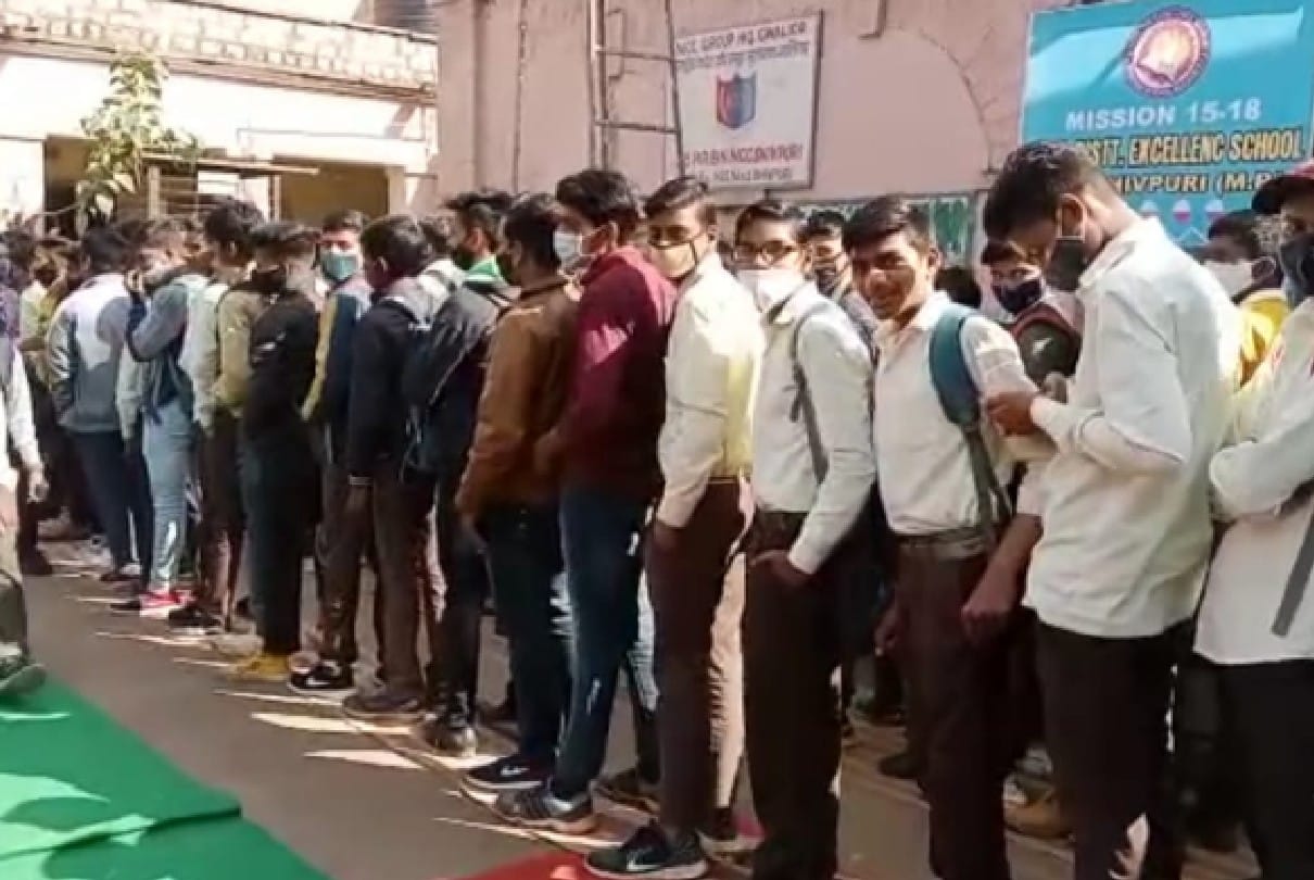 First day of children's vaccination: Teenagers were full of enthusiasm, on the first day by 5 pm, the first dose of seven lakhs was received