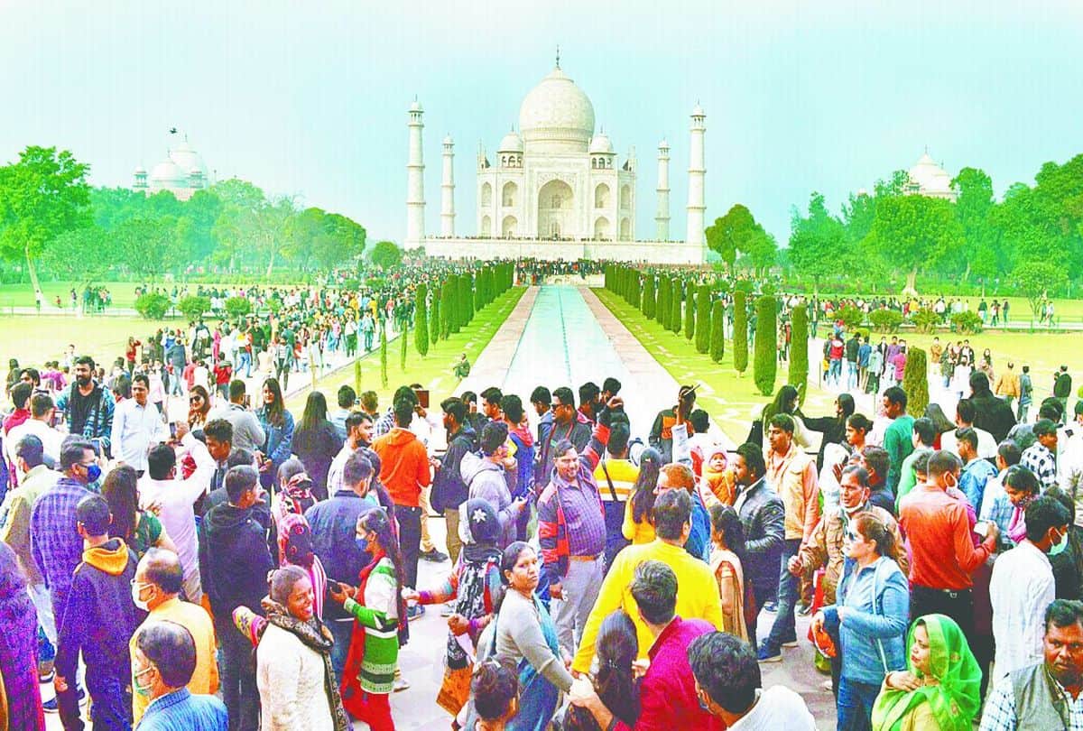 Taj Mahal ticket counters closed due to Covid 19
