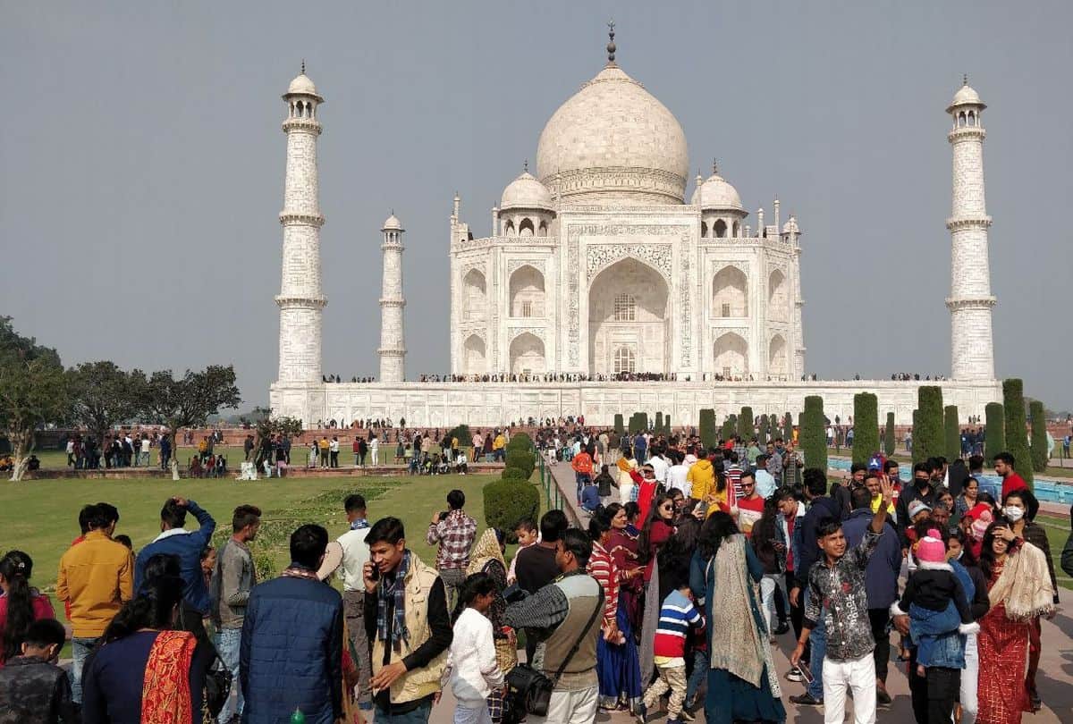 Taj Mahal ticket counters closed due to Covid 19