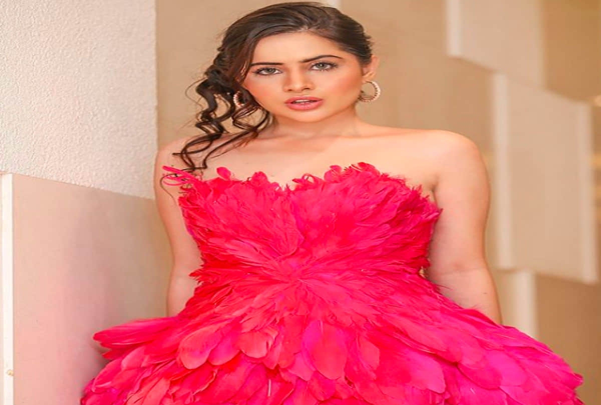 Urfi Javed spotted at Mumbai Airport in lacy black bodysuit