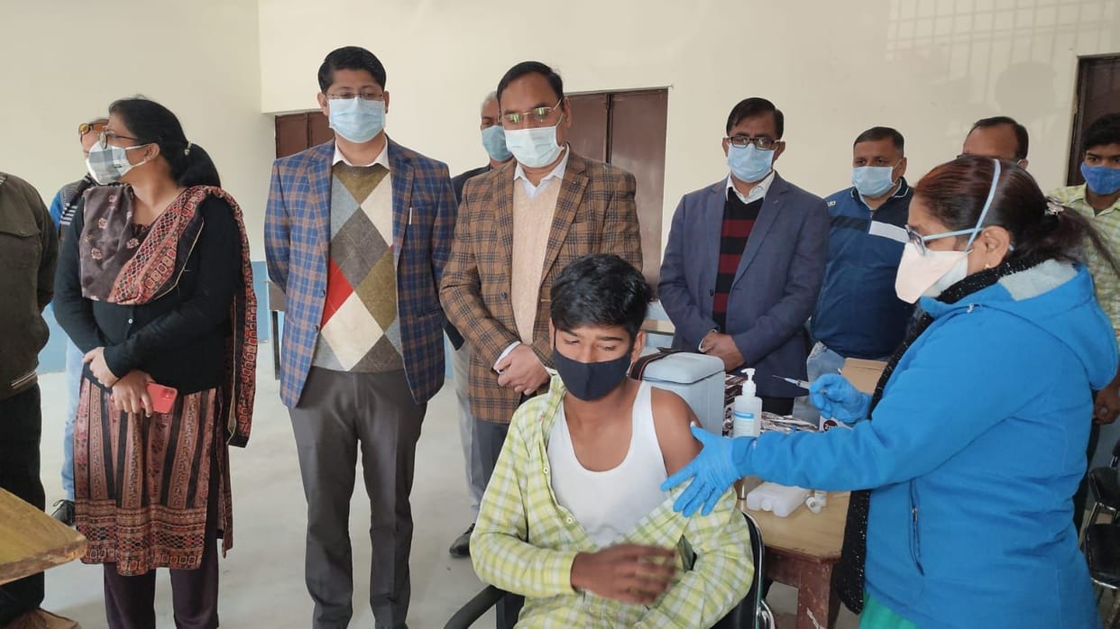 Tomorrow 32 schools will have vaccine in Una