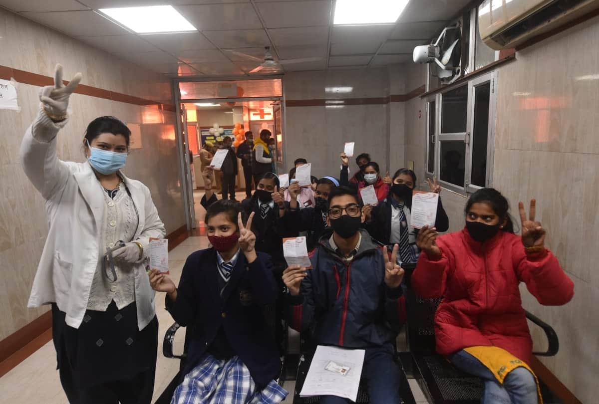 Vaccination starts in Uttar Pradesh for teenagers.