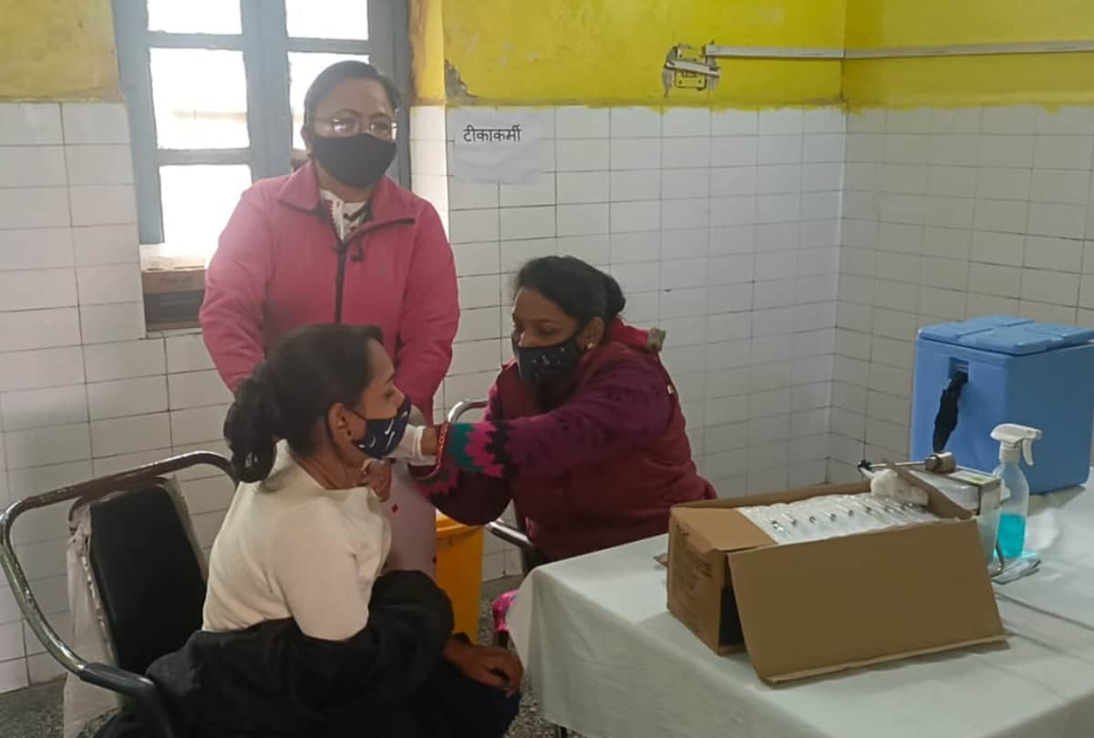 Vaccination starts in Uttar Pradesh for teenagers.