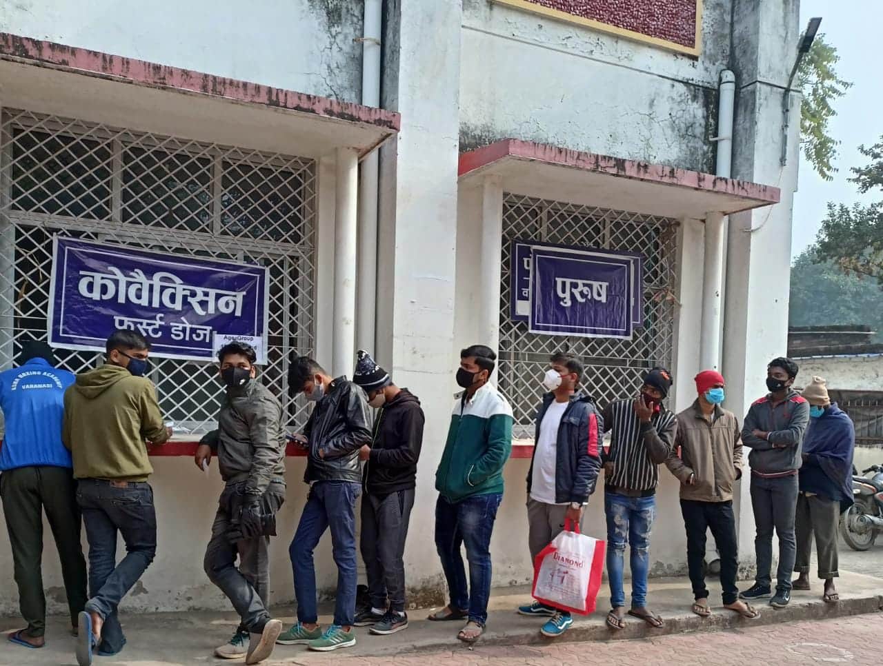 Corona Vaccination for Child age 15 to 18 years varanasi Teenagers enthusiasm high for covid vaccine see photos