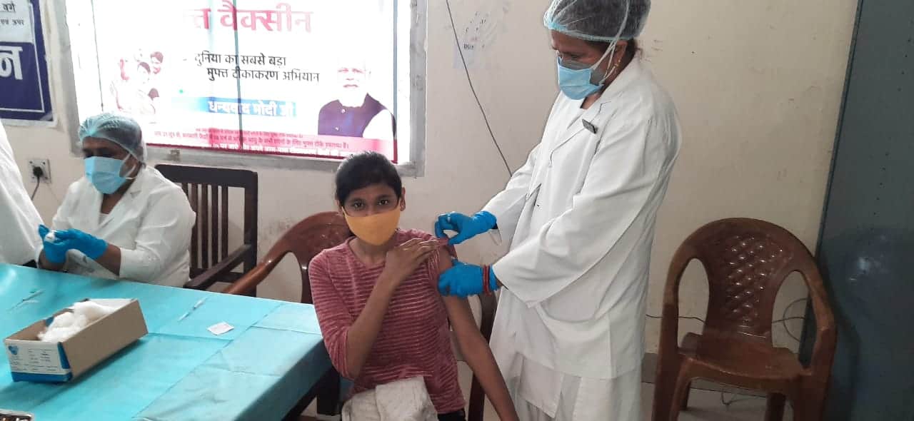 Corona Vaccination for Child age 15 to 18 years varanasi Teenagers enthusiasm high for covid vaccine see photos