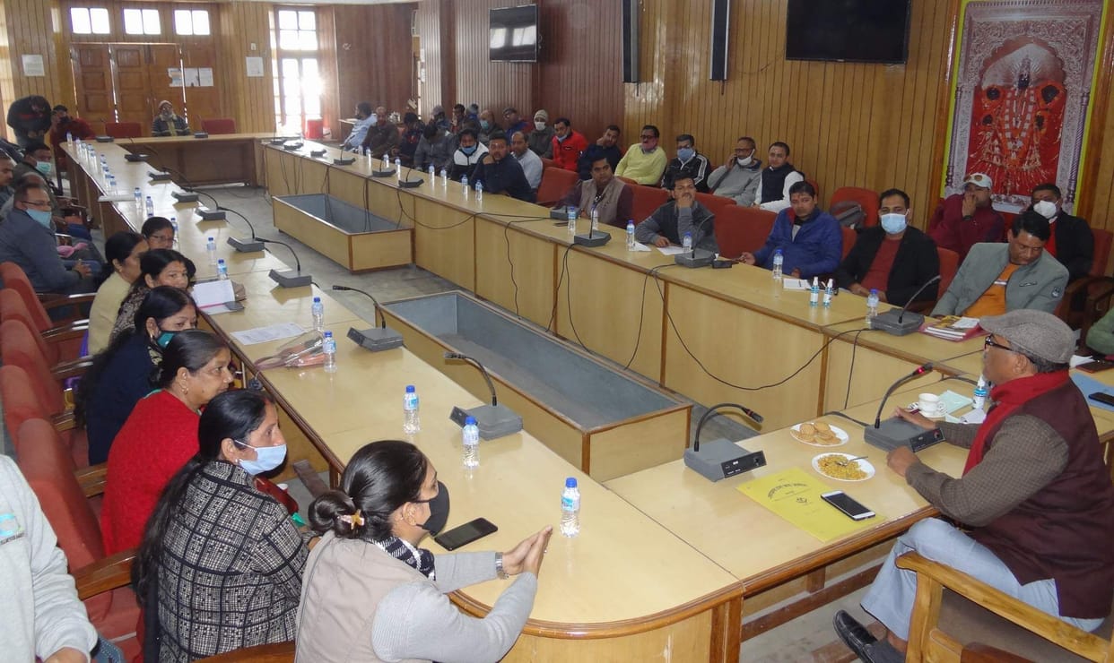 Ineligible people should cancel ration card themselves: Rawat