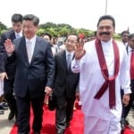 चीन के राष्ट्रपति शी जिनपिंग और श्रीलंका के पीएम महिंदा राजपक्षे।
