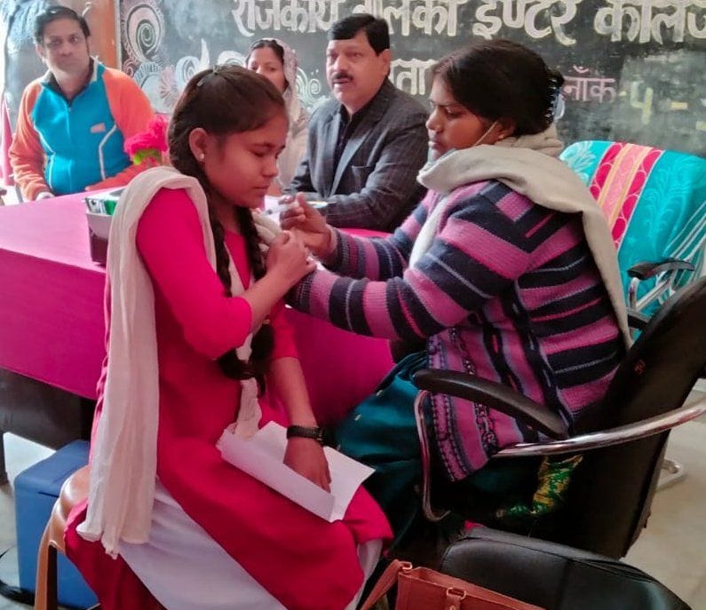 Long queues at booths to get vaccinated, teenagers without masks
