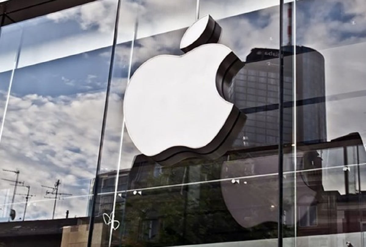 Analysts says India and Vietnam are emerging as Apple next manufacturing hub