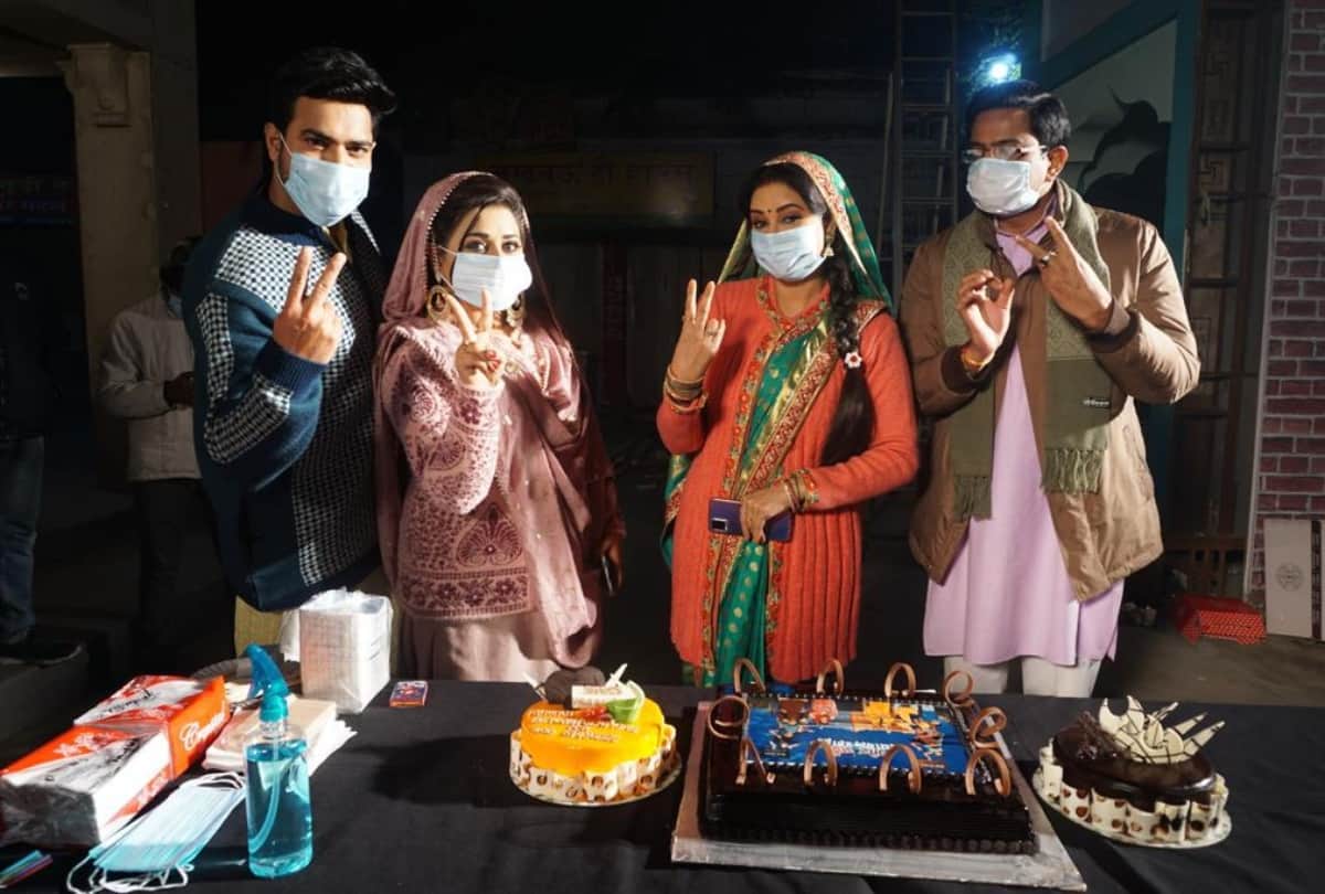 Aur Bhai Kya Chal Raha Hai comedy serial cast celebrating the completion of two hundred episodes on the sets