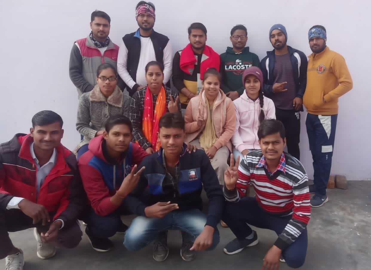 Hathras: Bobby Kumar won the regional general knowledge competition