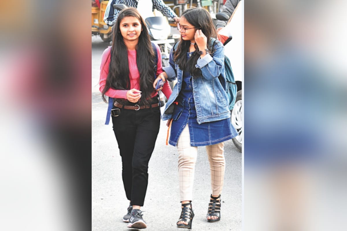 Meerut news: 48 new patients of Corona including youth from Singapore were found, use sanitizer to avoid lockdown again