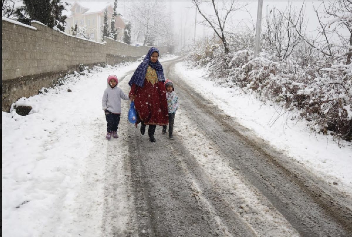 Change in weather: Snowfall in Kashmir and rain in Jammu increased the coolness, Srinagar-Leh highway closed