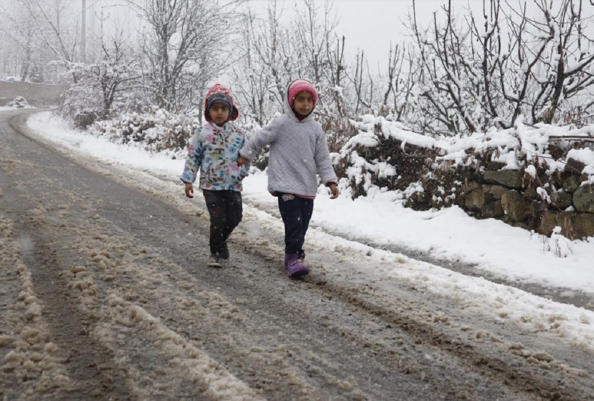 Change in weather: Snowfall in Kashmir and rain in Jammu increased the coolness, Srinagar-Leh highway closed
