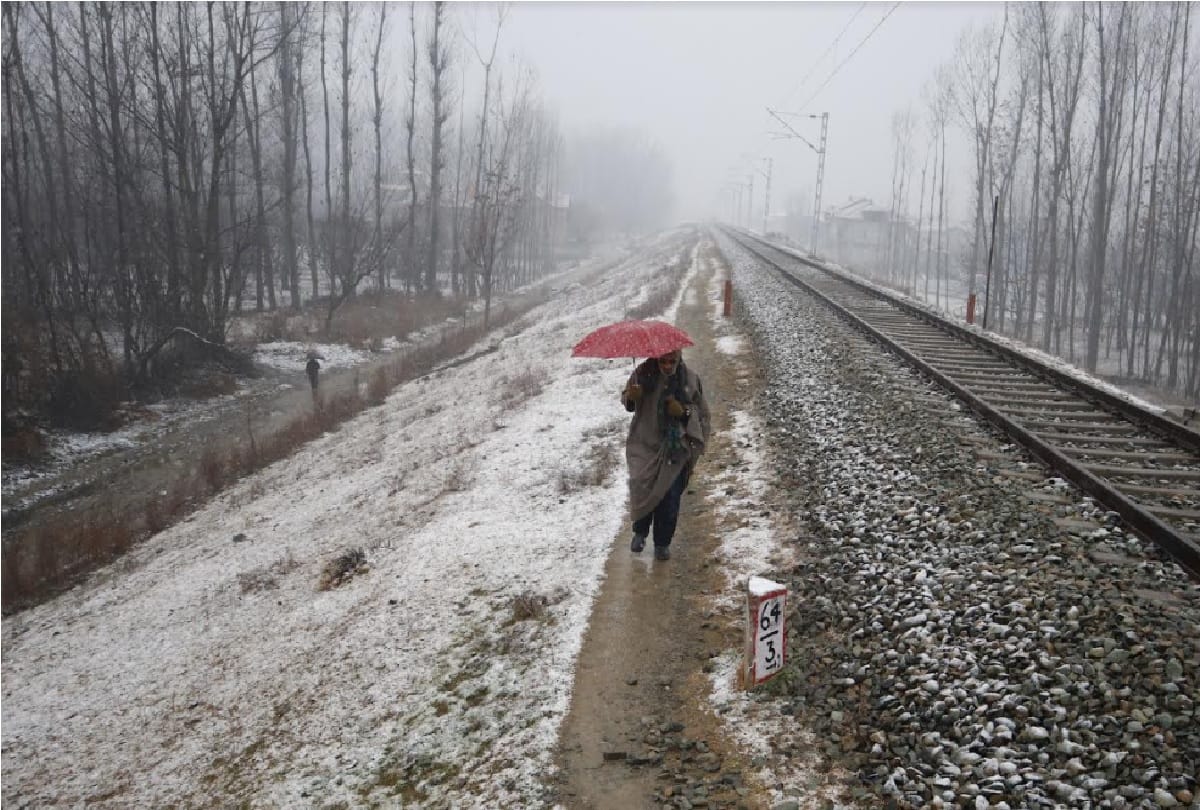 Change in weather: Snowfall in Kashmir and rain in Jammu increased the coolness, Srinagar-Leh highway closed