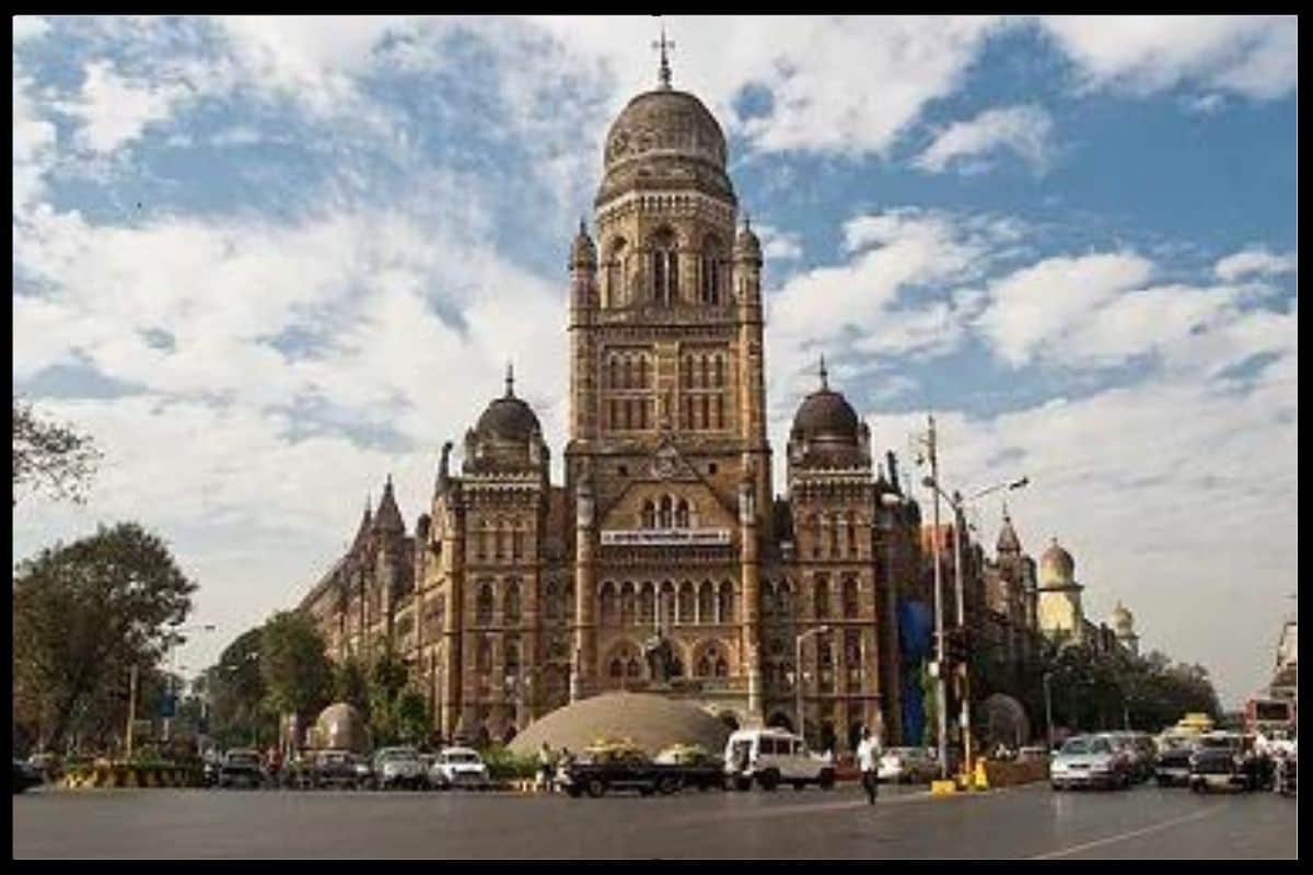 Maharashtra Lokayukta says BMC delaying Amitabh Bachchan bungalow wall razing for road-widening project citing lame excuses