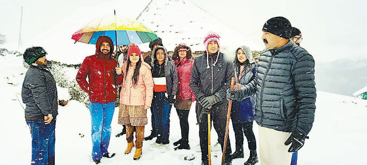 Mandi News, Himachal News, Rescued 50 tourists trapped in Parashar