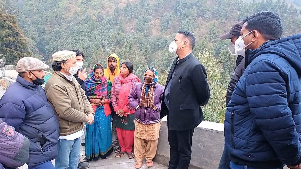 SDM listened to the problems of the people removed from the chiffon court