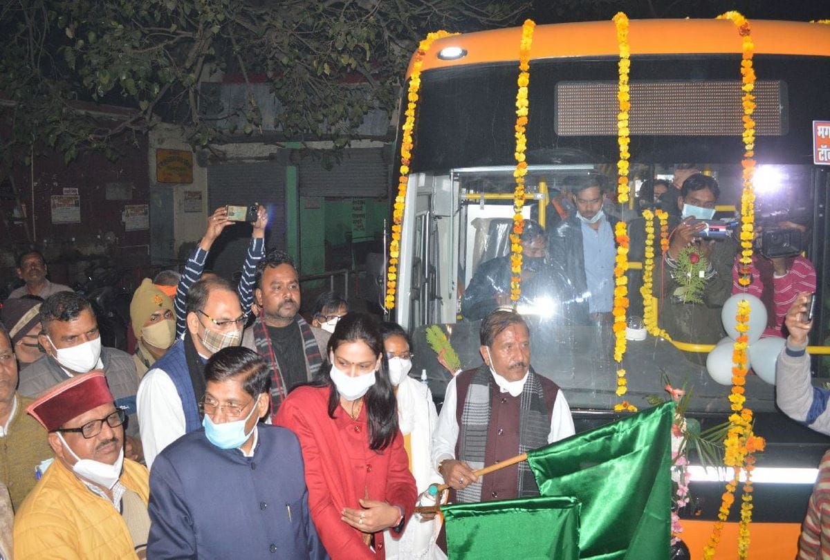 Five electric buses running on mg road in Agra
