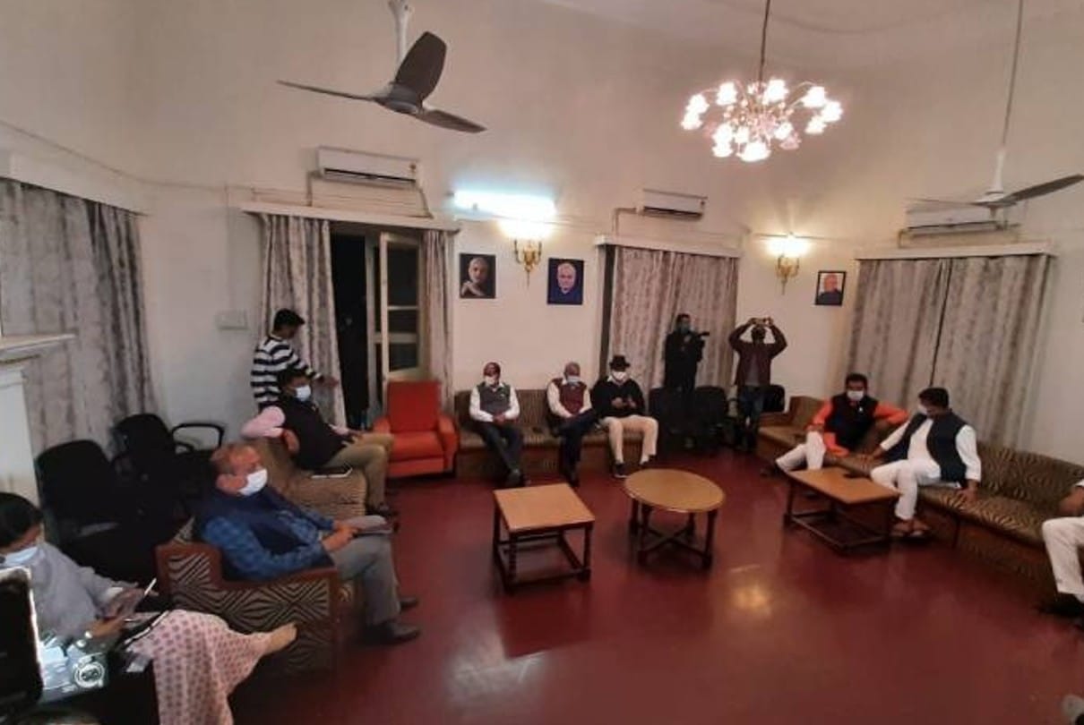 Crisis Committee meeting: Restrictions will not increase in Indore for the time being, emphasis will be given on home isolation... suggestions of the committee will be sent to the government