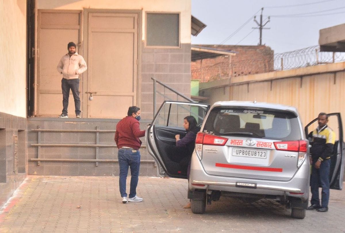 Income Tax Raid On Shoe Businessman In Agra Fourth Day