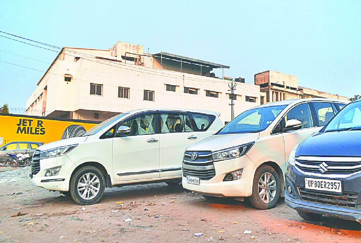 income tax raids on 15 locations of four shoe exporters in Agra