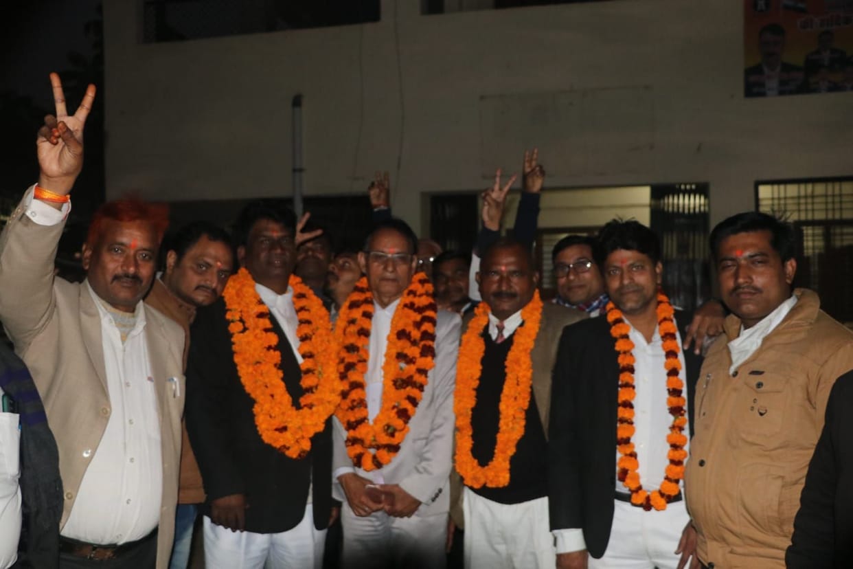 In the election of the district bar, Ramchandra Singh became the president, Gulab became the general secretary