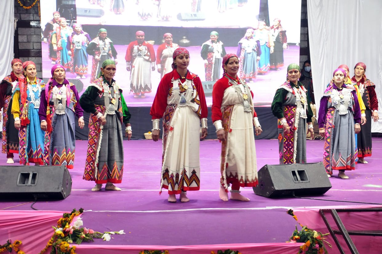 Artists created a ruckus in Manu Rangasala in cold weather