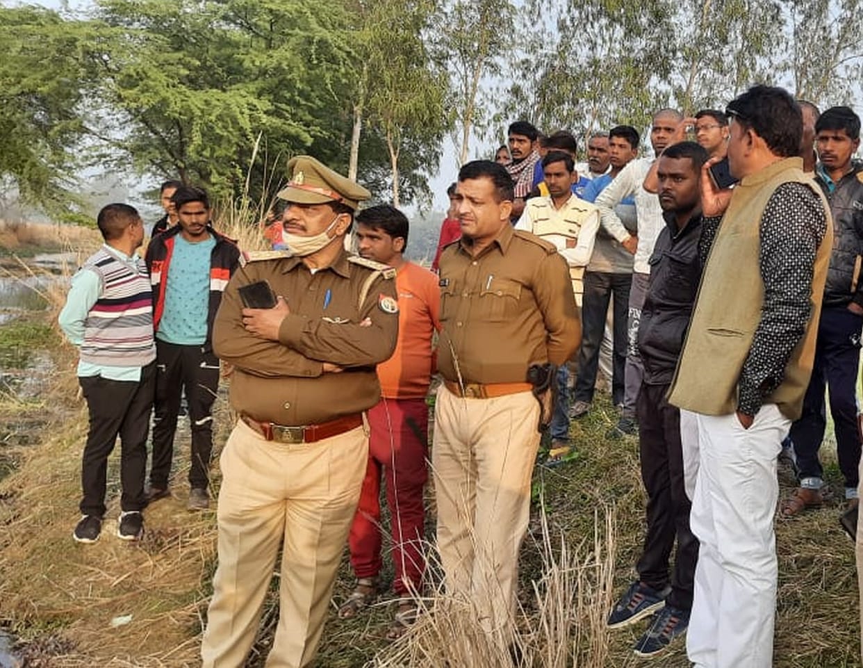 The dead body was lying in the Isaur drain for two hours in a fight between two policemen