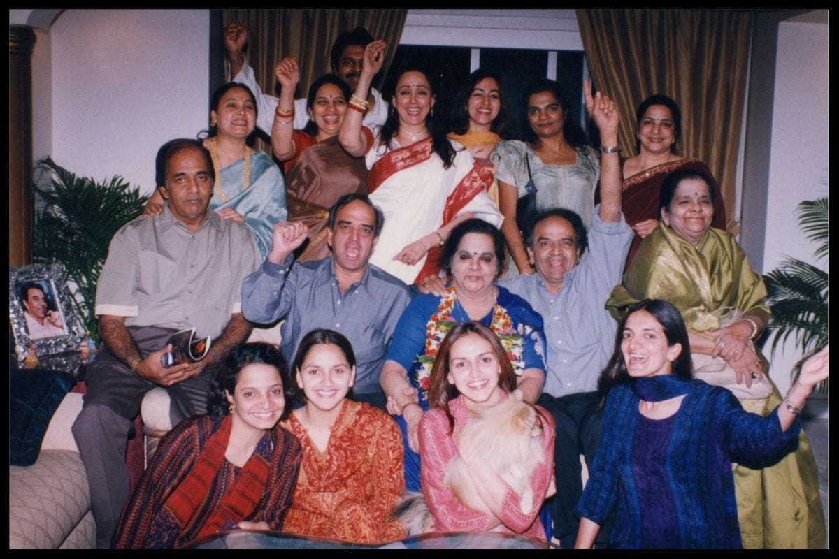 Hema Malini share flashback photos with Dharmendra Deol, Esha and her mother jaya chakraborty