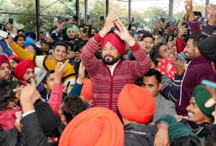 Punjab CM Charanjit Singh Channi breaks into Bhangra in LPU