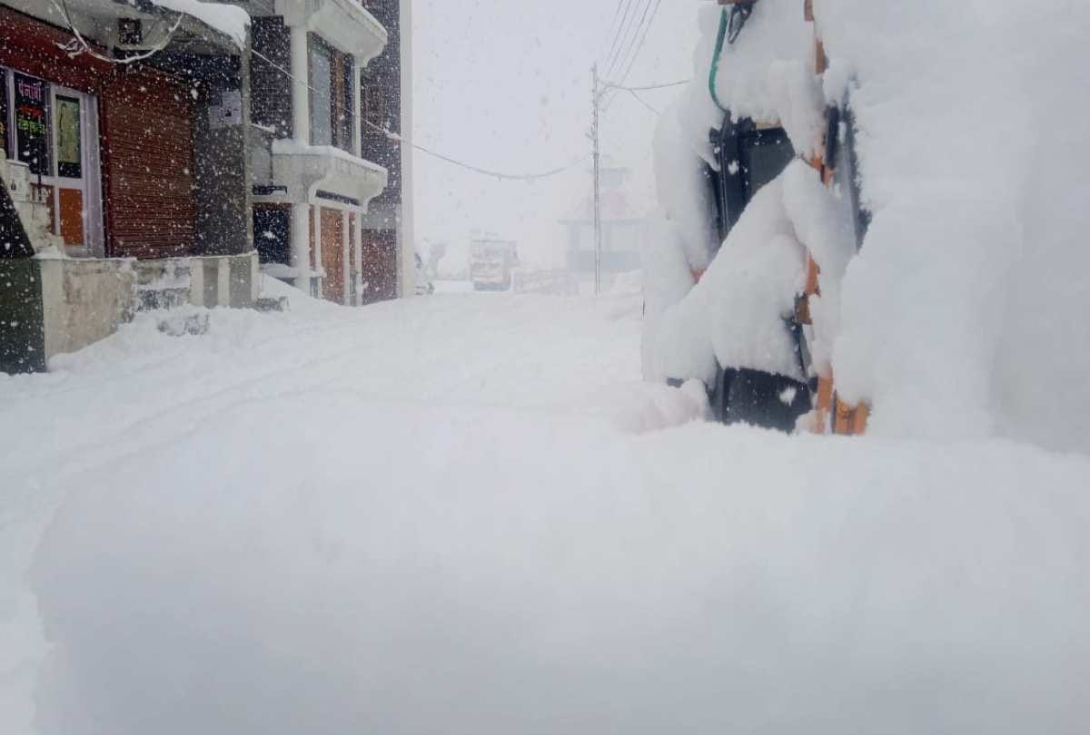 himachal weather update: Heavy snowfall in tribal areas, rain in Shimla, bus services stalled in Lahaul