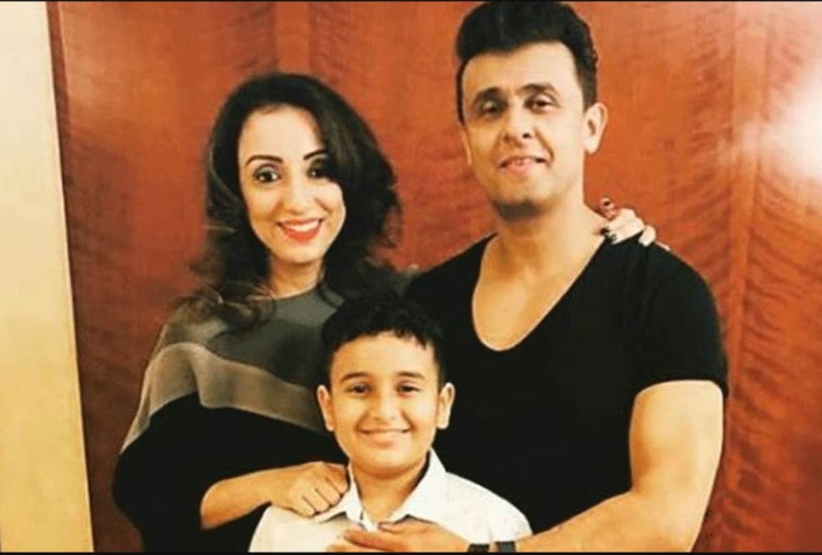Singer sonu nigam is corona positive shared the video and said I am not dying