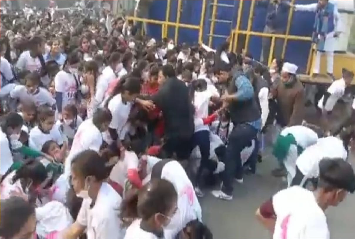 stampede in Congress marathon In Bareilly many girls got hurt