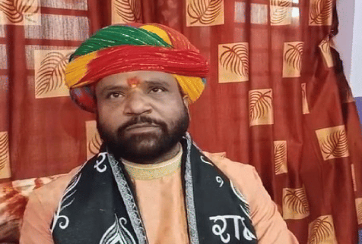 MP News: Now Tarun Murari Bapu called Mahatma Gandhi a traitor, police registered a case