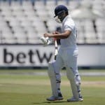 जीरो पर आउट होने के बाद पवेलियन लौटते ऋषभ पंत
