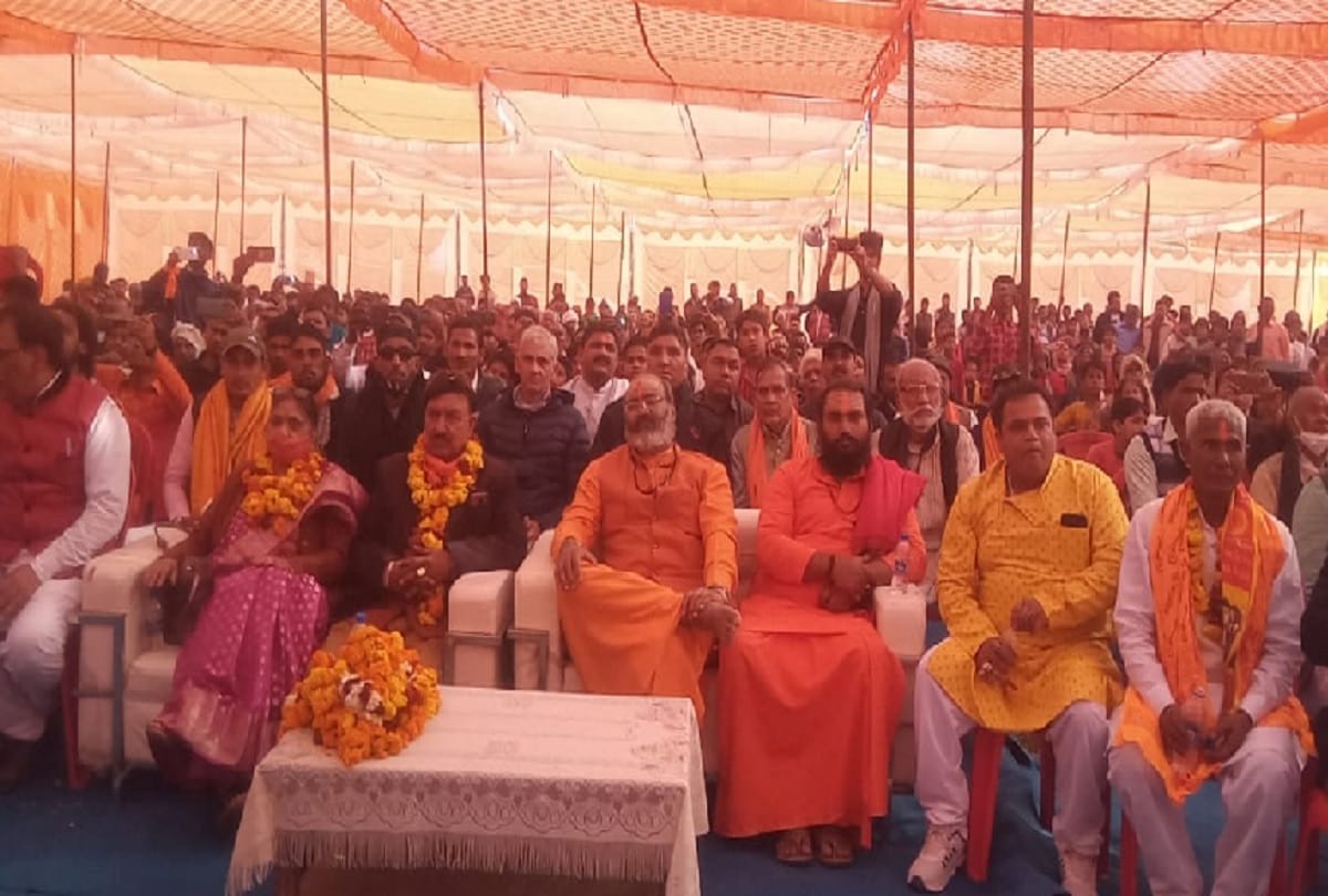 Narsimhanand giri says If you want to save daughters from jihadis produce more children