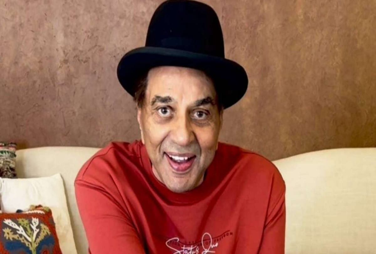 Social media: Seeing Dharmendra and Hema Malini photo on the beedi packet the fan give hilarious reaction the actor replied like this