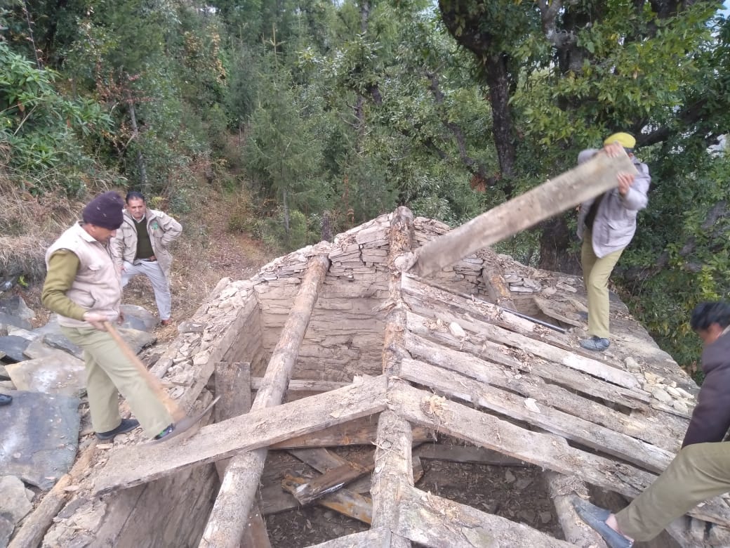 forest team damaged two illegale cow shed  in khadah village of sandah division sirmaur