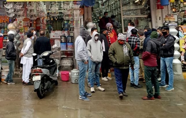 If the challan was cut for not applying the mask, the shopkeeper got entangled with the NAP team