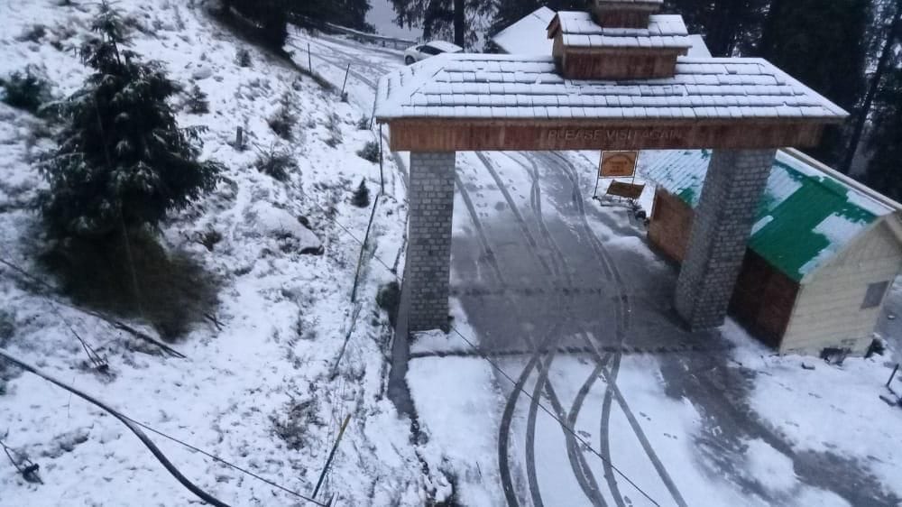 Lakkarmandi-Khajjiar road closed due to snowfall