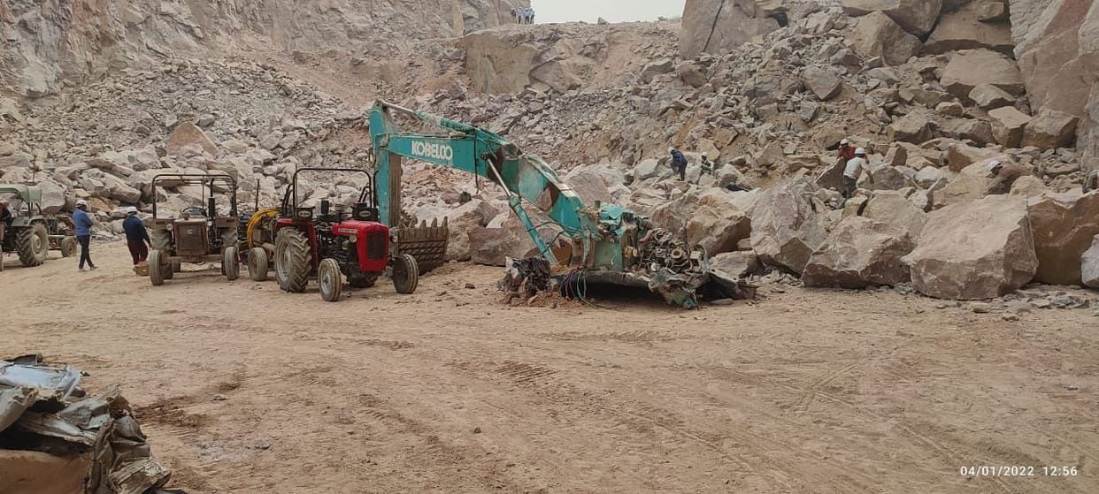 Four days have passed since the accident... under whom the mountain-cracking area is not known