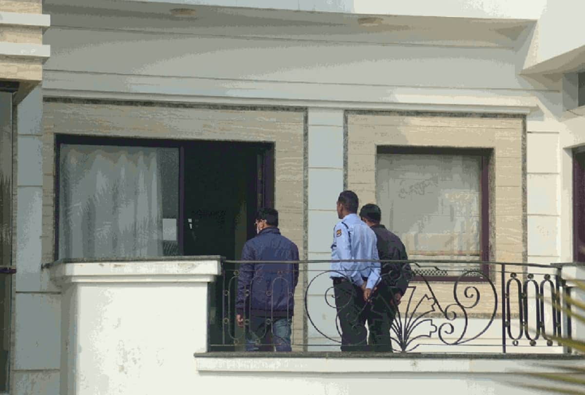 Income Tax Department raid builder Ajay Chaudhary had a direct entry in Akhilesh Yadav darabaar