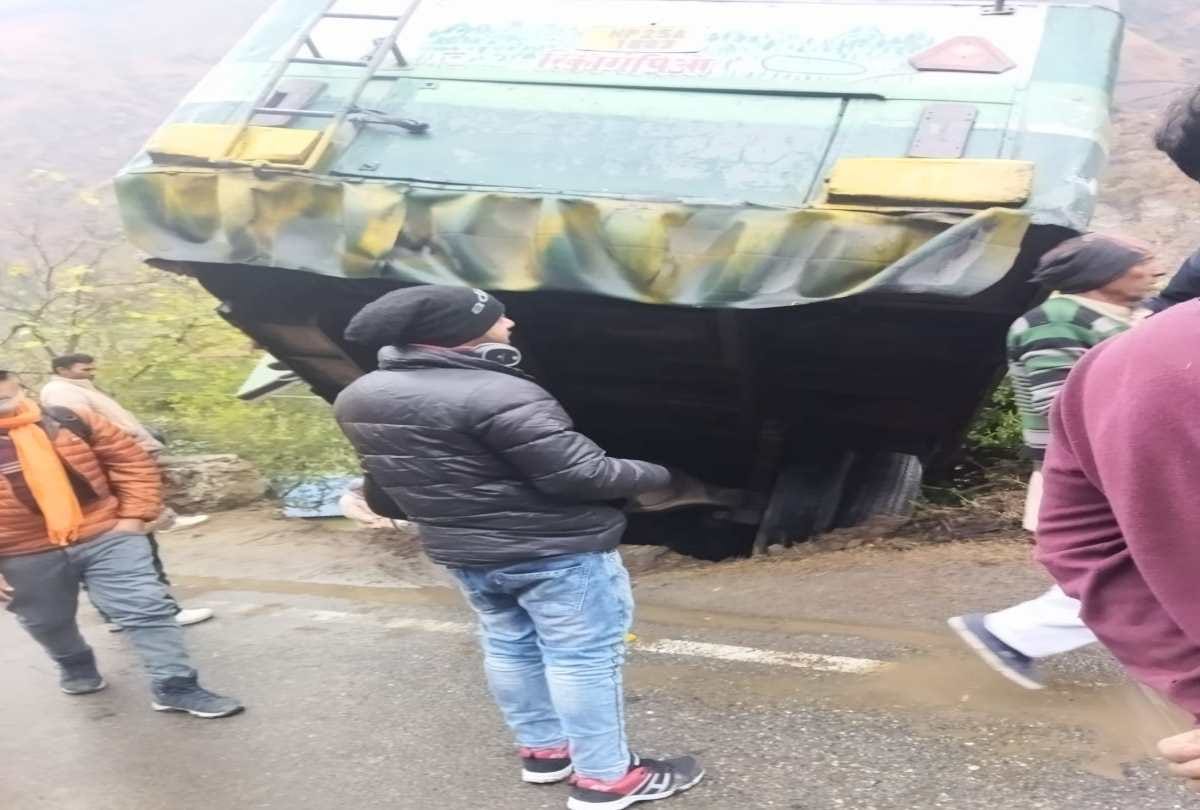 uncontrolled Bus rolled down from the road, half of it hanging in the air,27   passengers narrowly escaped