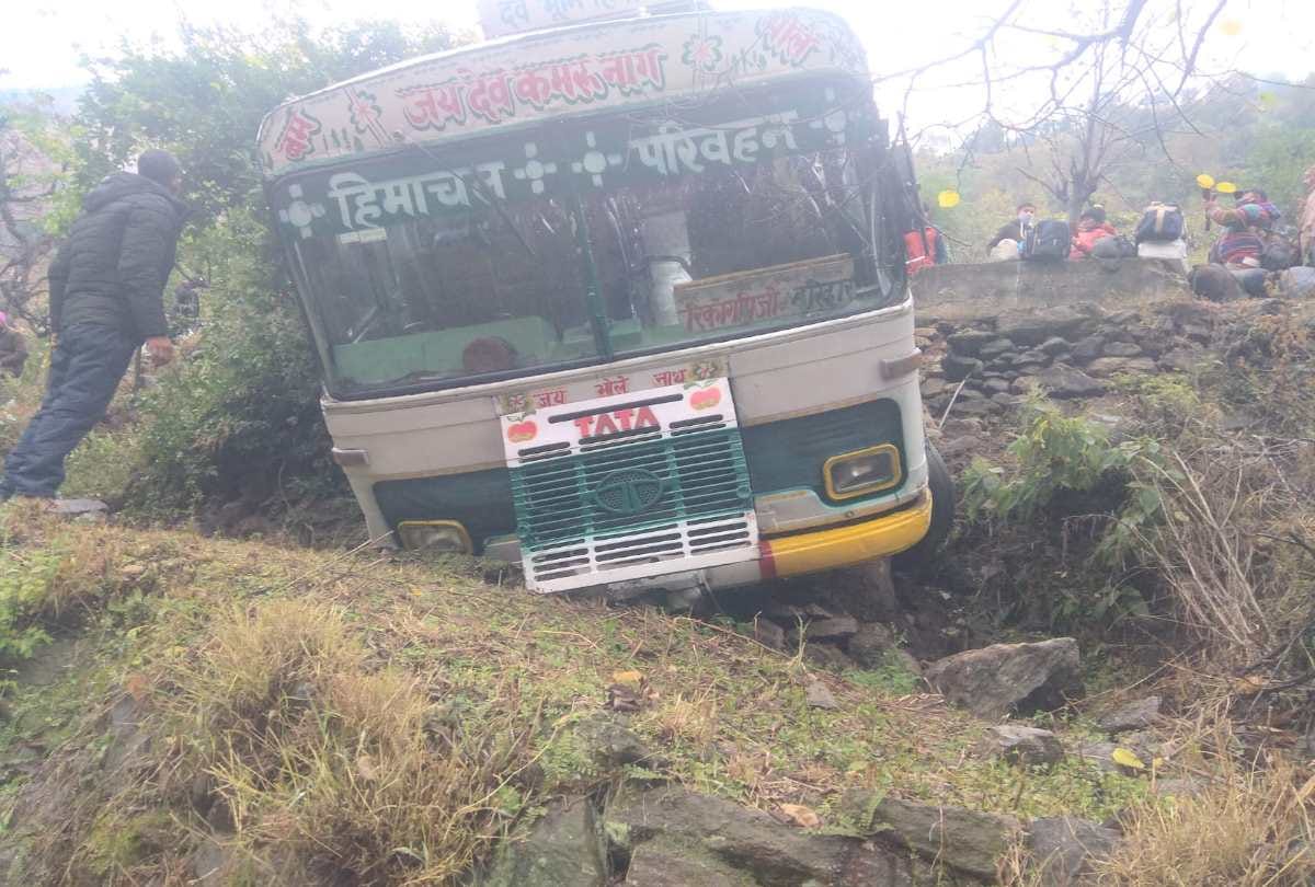uncontrolled Bus rolled down from the road, half of it hanging in the air,27   passengers narrowly escaped