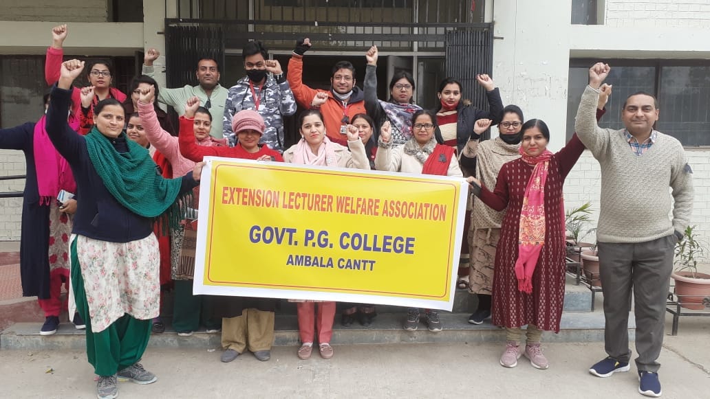 Extension Lecturer Association expressed anger by wearing black badges