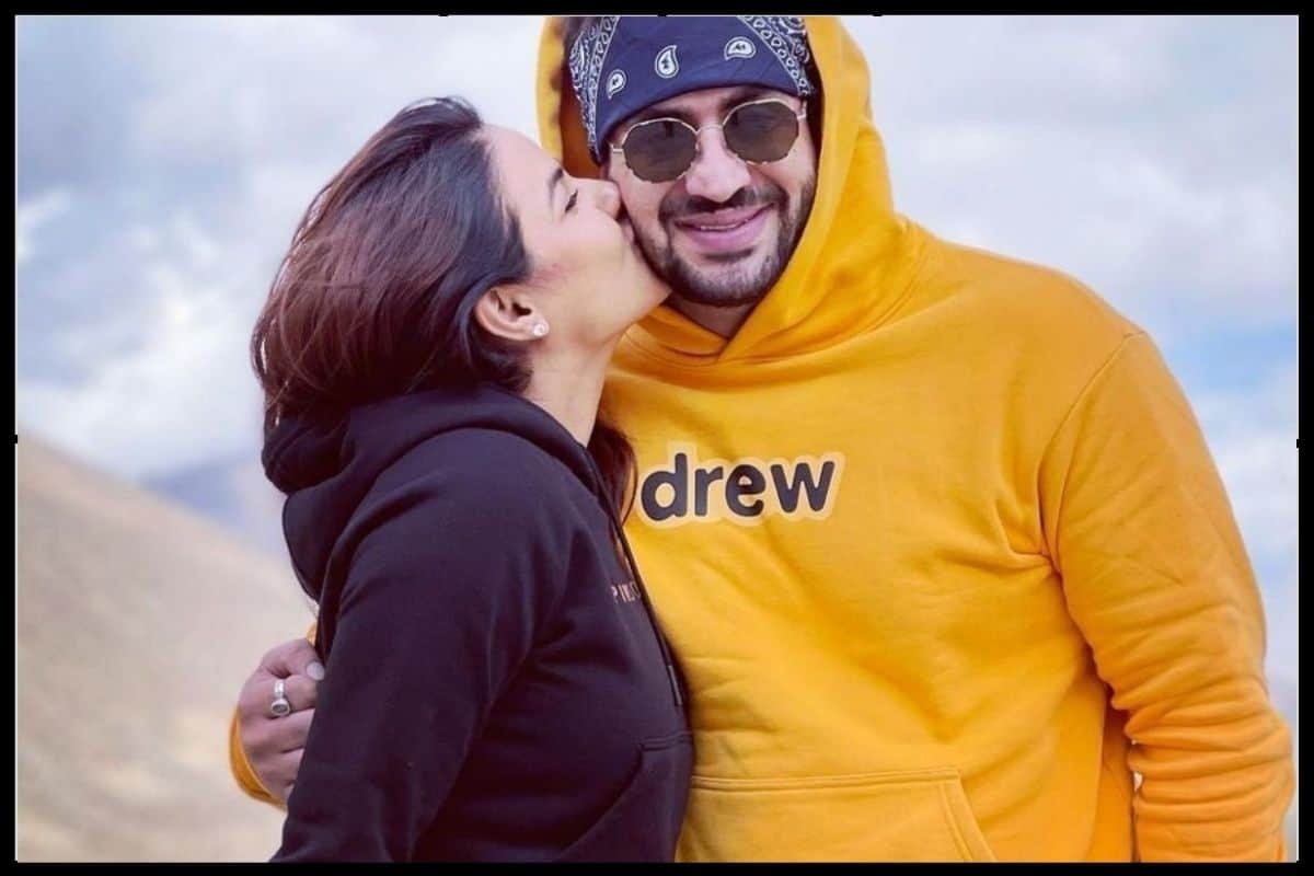 Jasmin Bhasin photo wearing chooda went viral fans ask ‘Did you and Aly get married?’