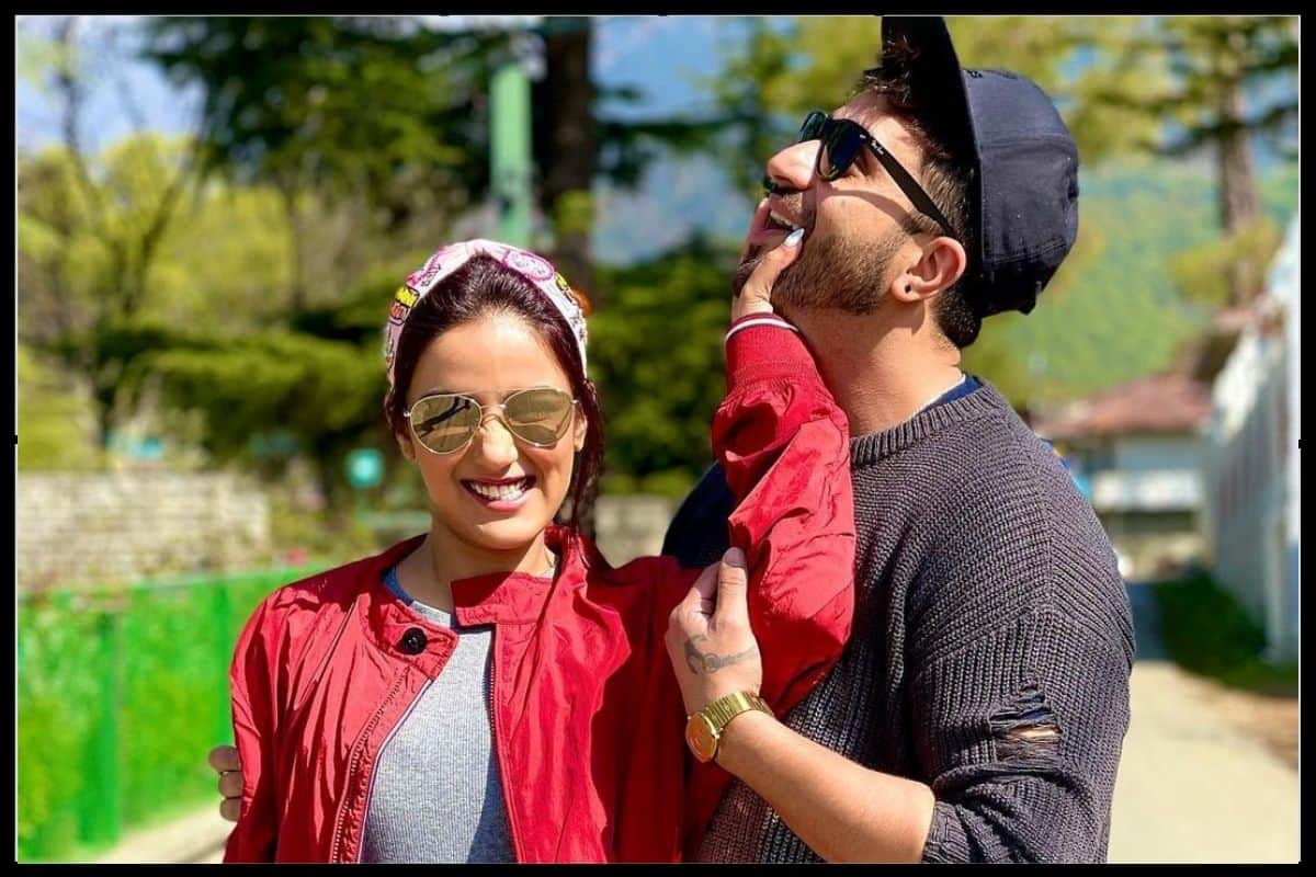 Jasmin Bhasin photo wearing chooda went viral fans ask ‘Did you and Aly get married?’