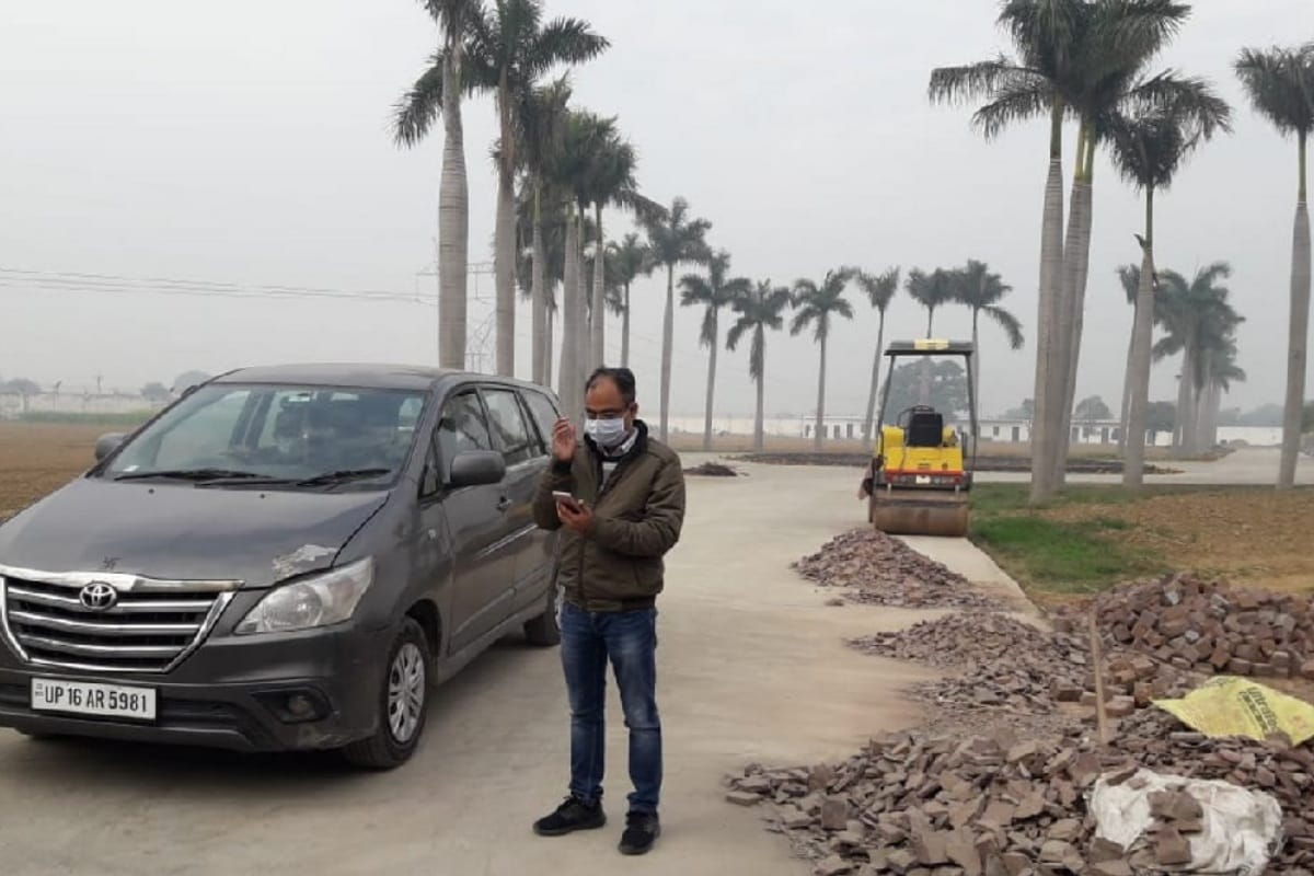 Income Tax Department raid builder Ajay Chaudhary:  Akhilesh Yadav closed ajay aka sanju earnd endless money from property dealing, bollywood connection