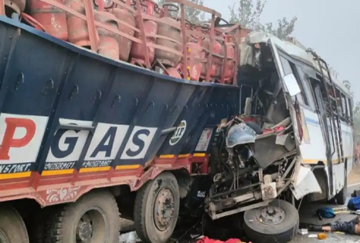 Jharkhand News: Truck Filled With Gas Cylinder Collided With Bus In Pakur, More Than Eight People Died